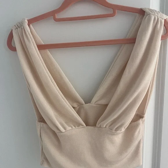 Elegant Cream Sleeveless Crop Top - Picture 5 of 7